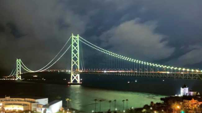 Akashi Kaikyo at night